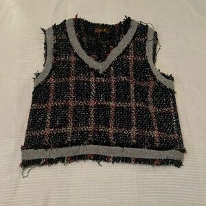 KNIT VEST